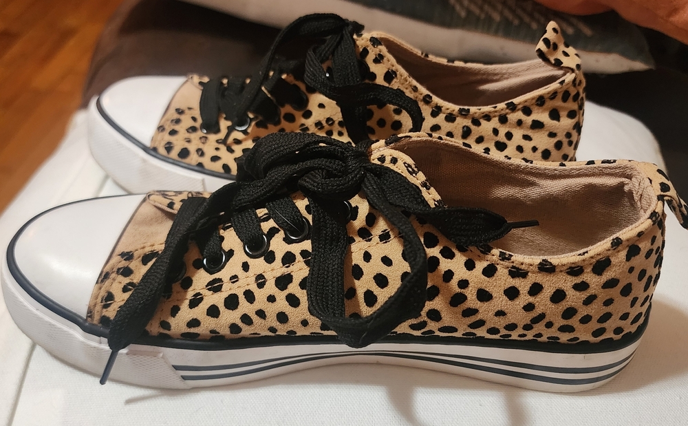 Outwoods Logan Women's Cheetah CanvasSneakers